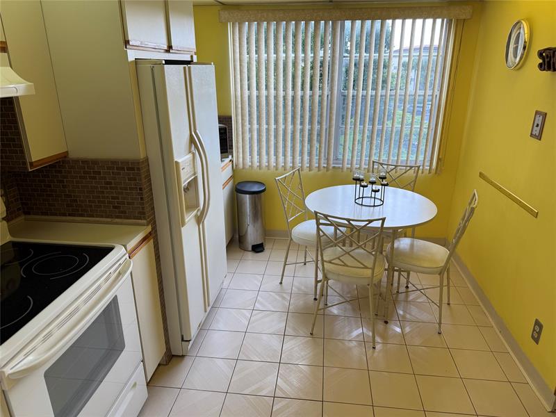 Image 14 of 26 For 2903 Victoria Cir  03