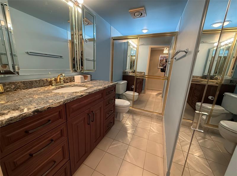 Image 23 of 26 For 2903 Victoria Cir  03