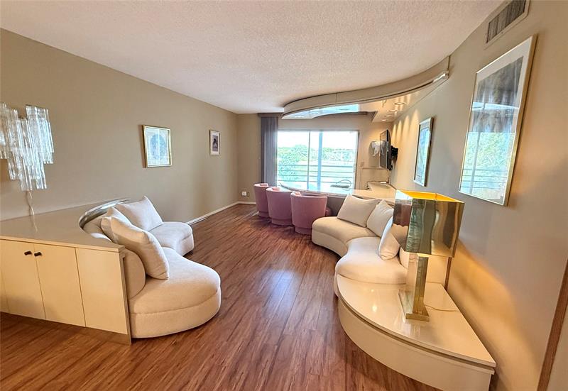 Image 4 of 26 For 2903 Victoria Cir  03