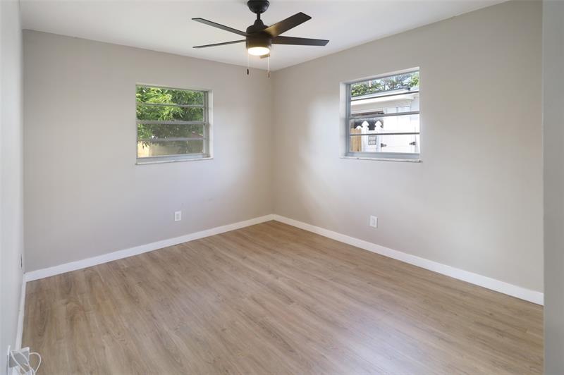Image 11 of 13 For 5654 Papaya Rd