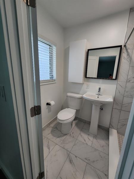 Image 12 of 18 For 1354 Bayview Dr  M