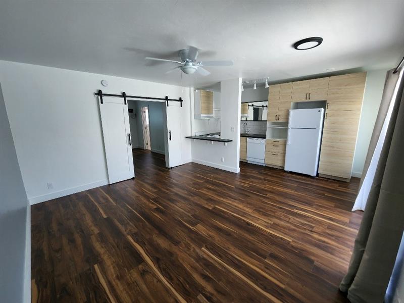 Image 3 of 18 For 1354 Bayview Dr  M