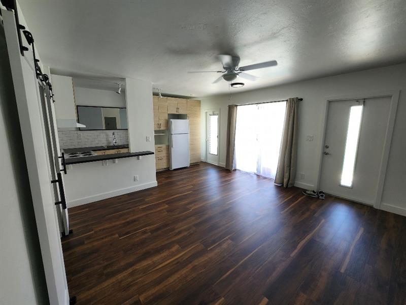 Image 4 of 18 For 1354 Bayview Dr  M