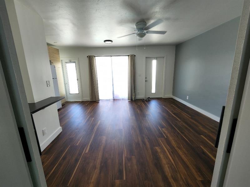 Image 7 of 18 For 1354 Bayview Dr  M