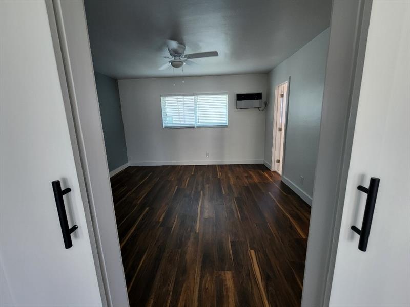Image 8 of 18 For 1354 Bayview Dr  M