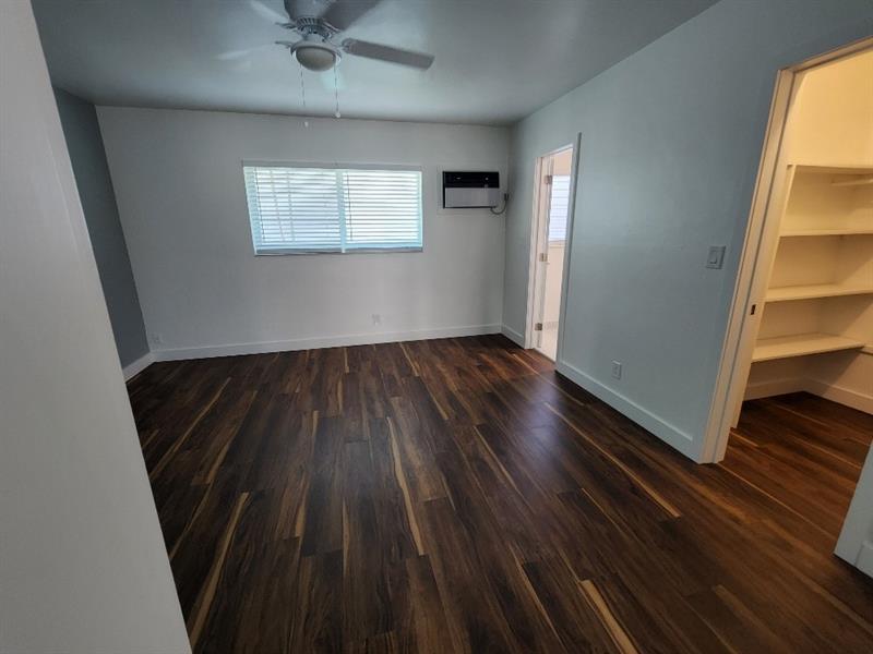 Image 9 of 18 For 1354 Bayview Dr  M