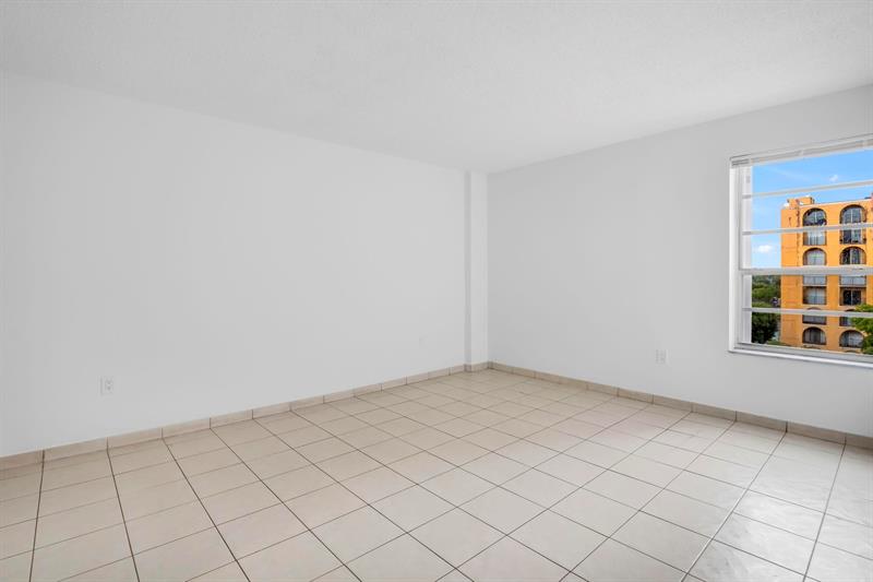 Image 14 of 31 For 4801 7th St  503-16
