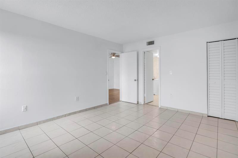 Image 16 of 31 For 4801 7th St  503-16