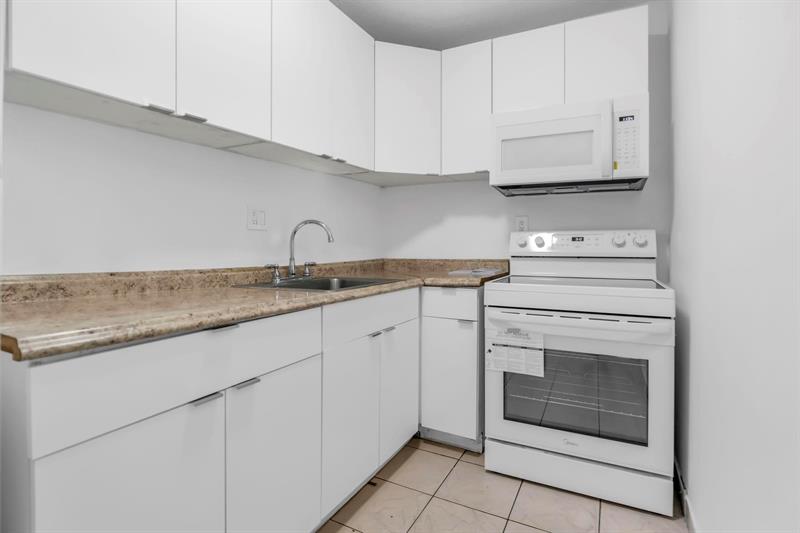 Image 3 of 31 For 4801 7th St  503-16