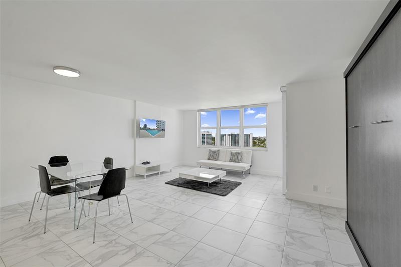 Image 14 of 48 For 3015 Ocean Blvd.  15c
