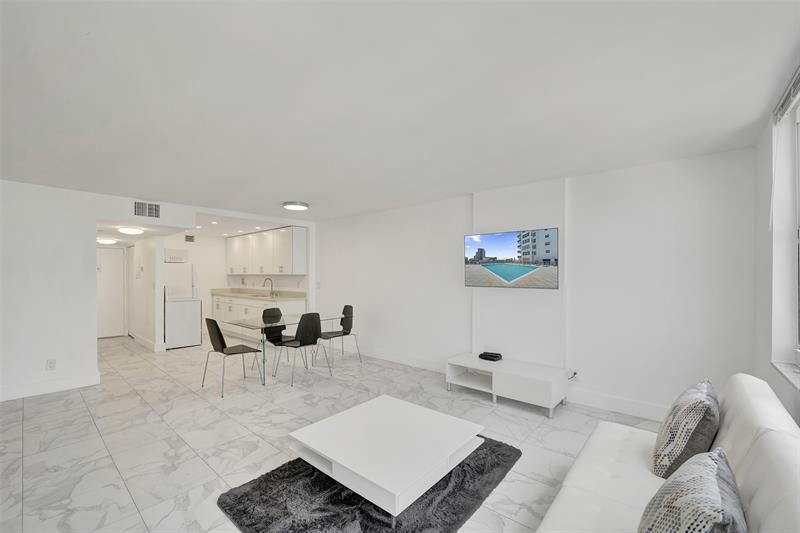 Image 16 of 48 For 3015 Ocean Blvd.  15c