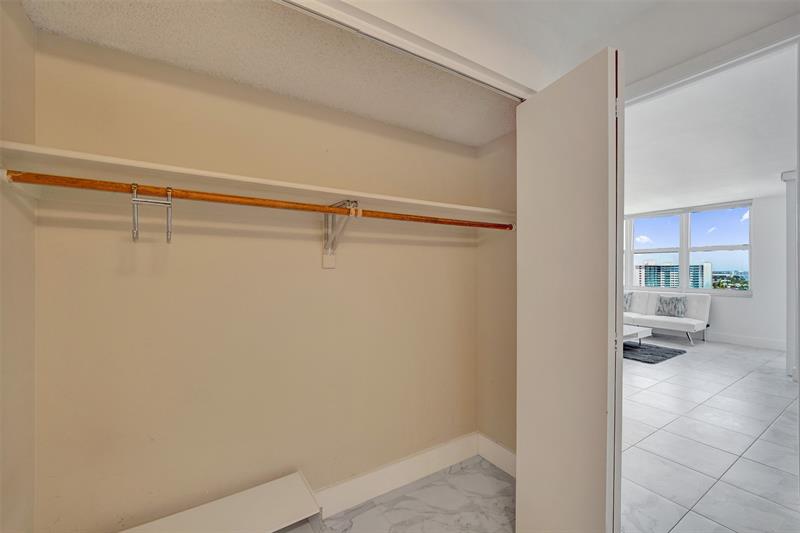 Image 20 of 48 For 3015 Ocean Blvd.  15c