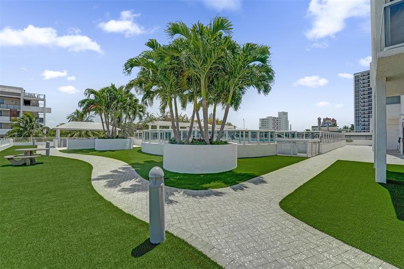 Image 27 of 48 For 3015 Ocean Blvd.  15c
