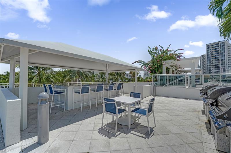 Image 28 of 48 For 3015 Ocean Blvd.  15c
