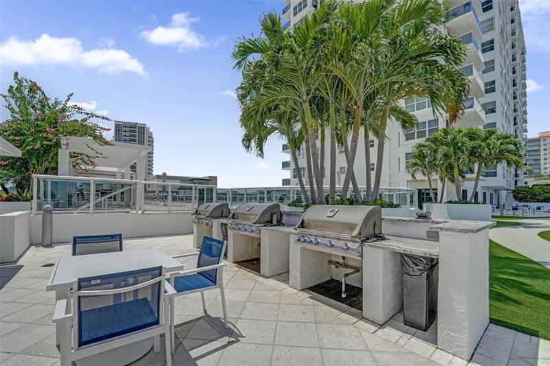 Image 29 of 48 For 3015 Ocean Blvd.  15c