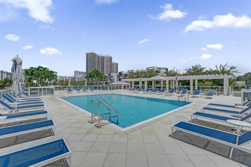 Image 31 of 48 For 3015 Ocean Blvd.  15c