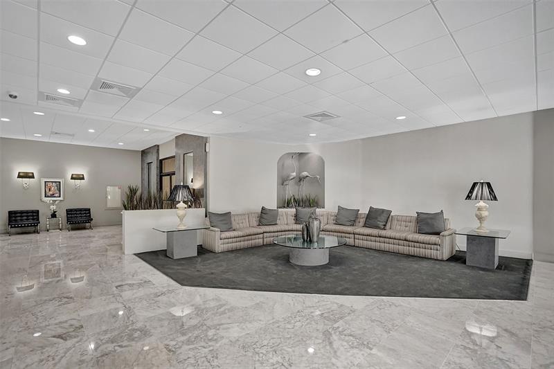 Image 42 of 48 For 3015 Ocean Blvd.  15c