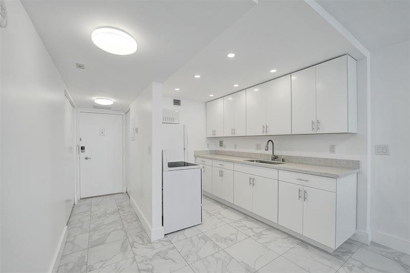 Image 8 of 48 For 3015 Ocean Blvd.  15c
