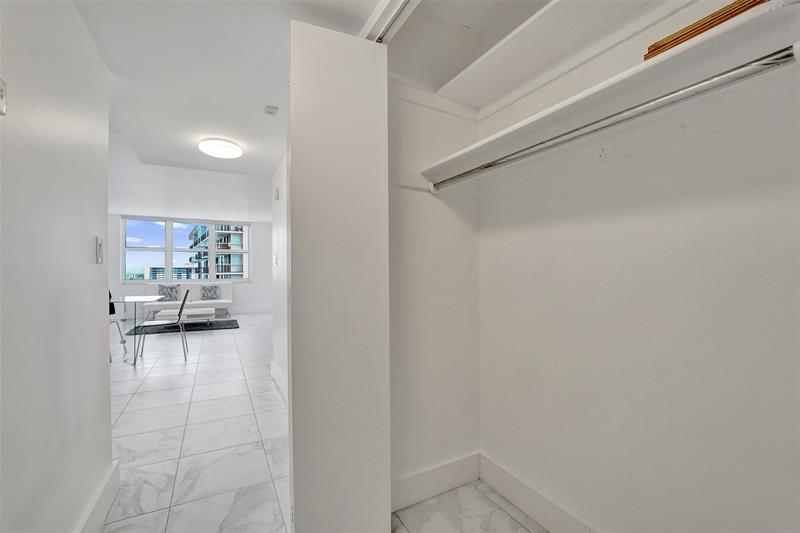 Image 9 of 48 For 3015 Ocean Blvd.  15c
