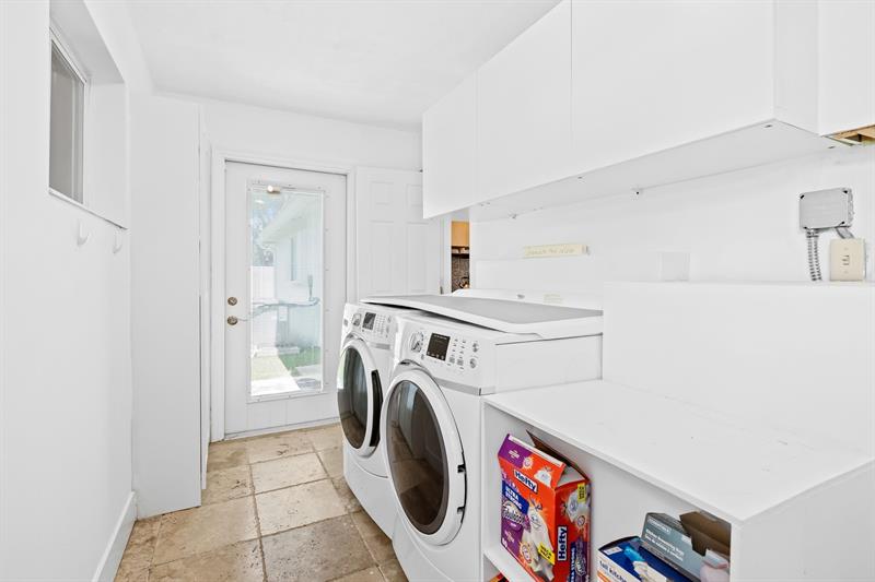 Image 18 of 20 For 261 18th Ct  