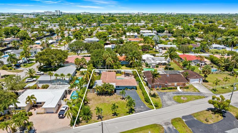 Image 3 of 20 For 261 18th Ct  