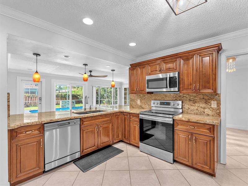Image 14 of 36 For 11762 26th Ct