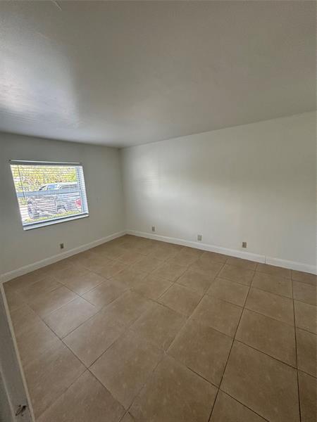 Image 3 of 9 For 495 8th St  137