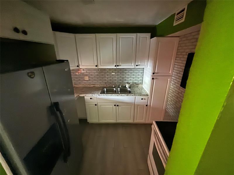 Image 8 of 9 For 495 8th St  137