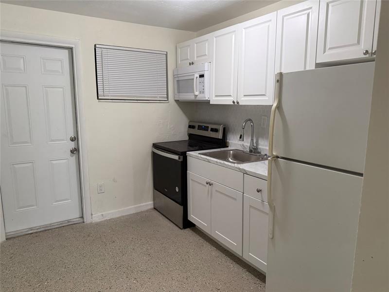 Image 4 of 10 For 2830 15th Ct  A