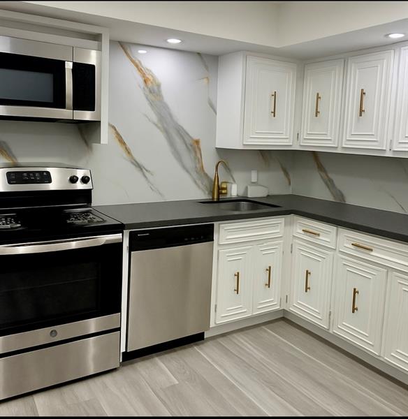 Image 3 of 10 For 800 Parkview Dr  725