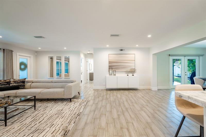 Image 18 of 45 For 2640 50th St