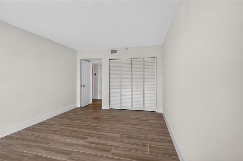 Image 15 of 70 For 4740 Ocean Boulevard  616