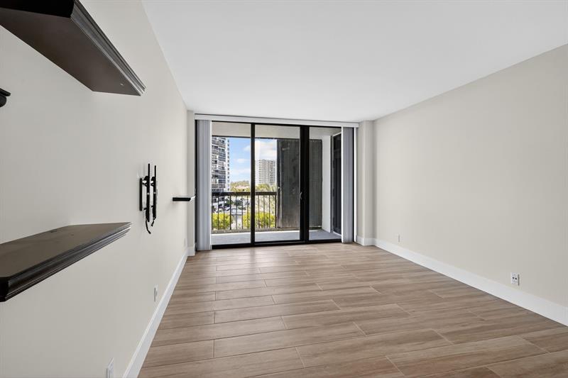 Image 16 of 70 For 4740 Ocean Boulevard  616