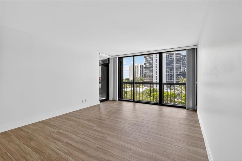 Image 18 of 70 For 4740 Ocean Boulevard  616