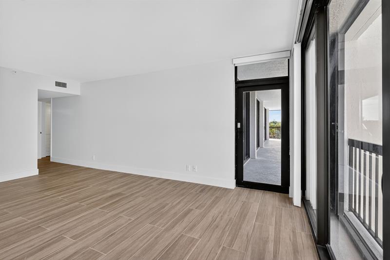 Image 19 of 70 For 4740 Ocean Boulevard  616