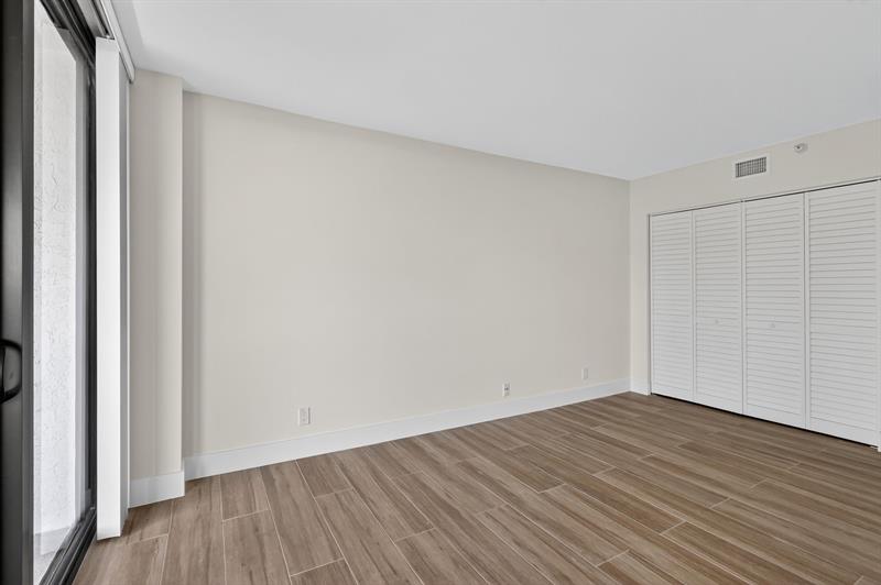 Image 25 of 70 For 4740 Ocean Boulevard  616