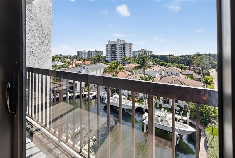 Image 6 of 70 For 4740 Ocean Boulevard  616