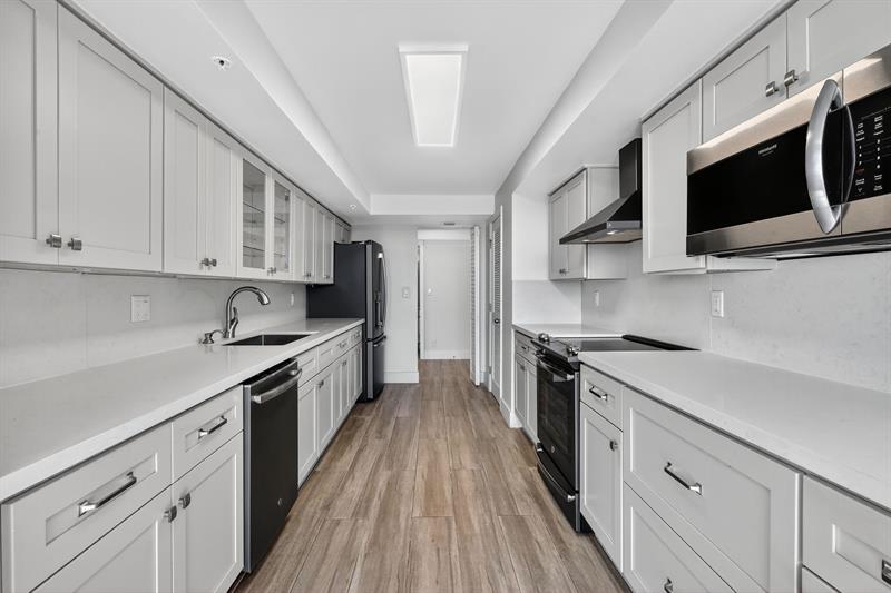 Image 8 of 70 For 4740 Ocean Boulevard  616