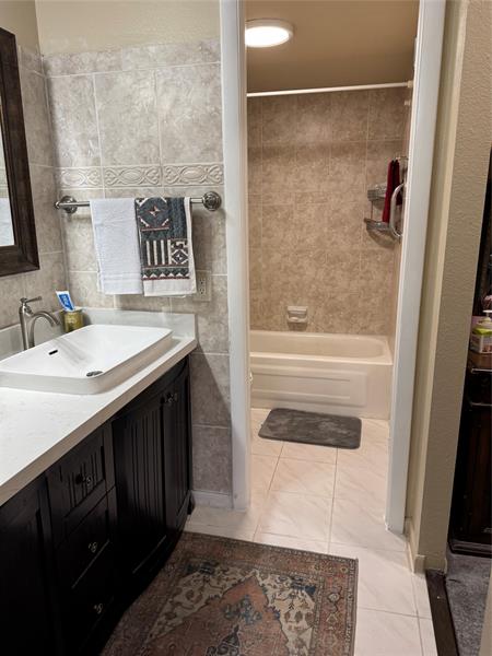 Image 21 of 38 For 9400 Lime Bay Blvd  112