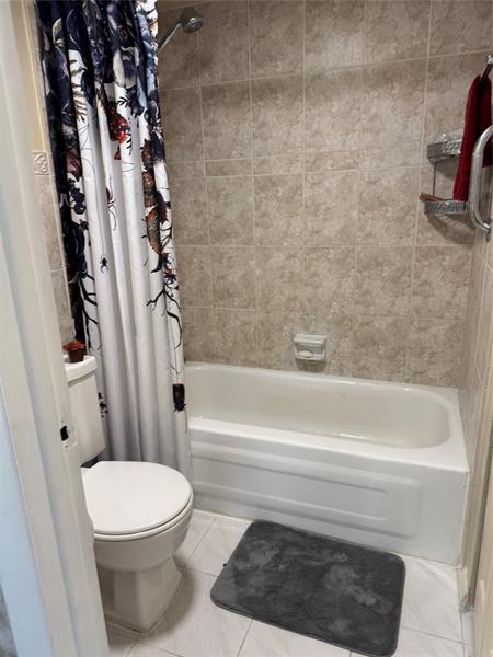 Image 23 of 38 For 9400 Lime Bay Blvd  112