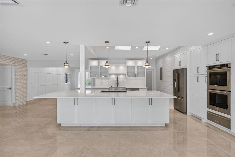 Image 12 of 54 For 990 7th Ave  