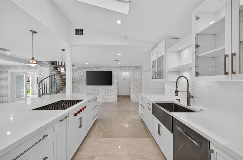 Image 13 of 54 For 990 7th Ave  