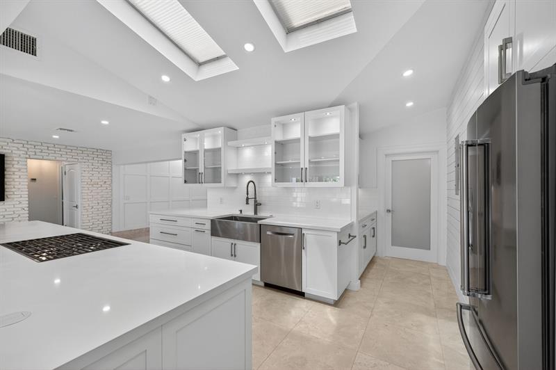 Image 15 of 54 For 990 7th Ave  