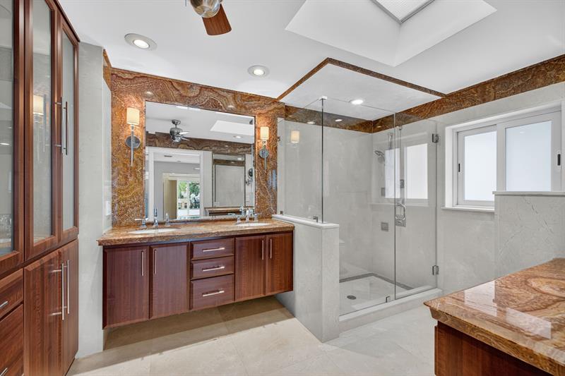 Image 20 of 54 For 990 7th Ave  