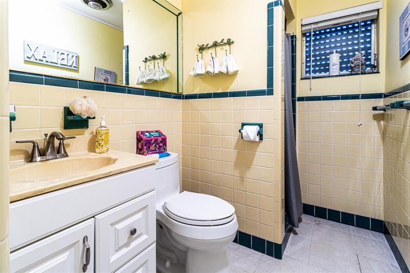 Image 15 of 27 For 1300 7th Ct  