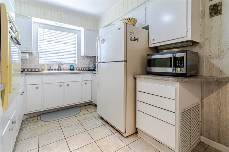 Image 9 of 27 For 1300 7th Ct  