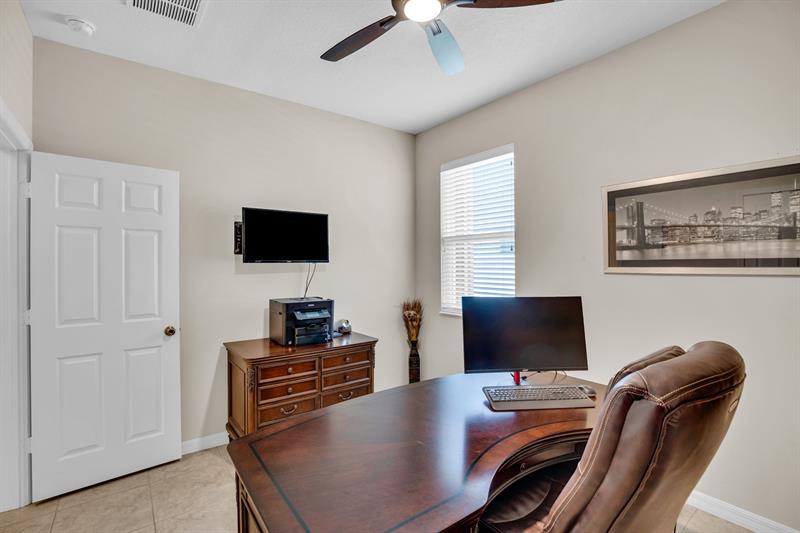 Image 25 of 36 For 166 Port Royal Ct