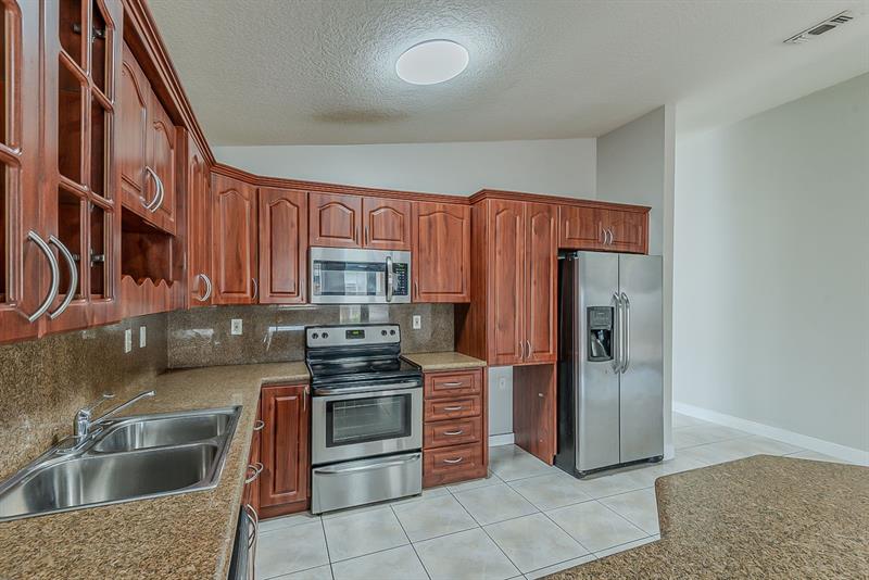 Image 11 of 40 For 14739 38th St