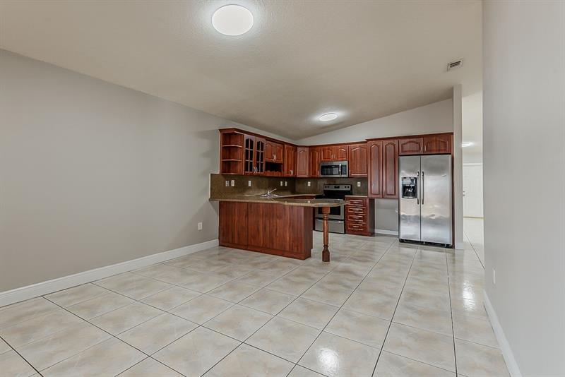 Image 13 of 40 For 14739 38th St