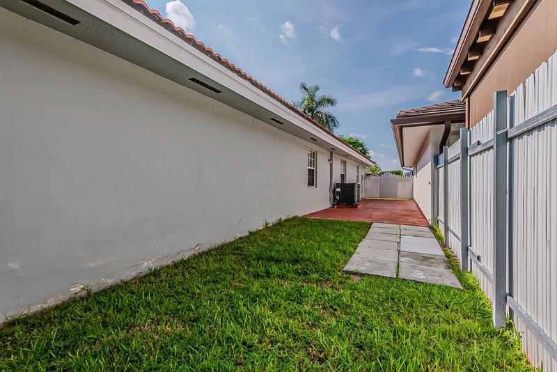 Image 37 of 40 For 14739 38th St